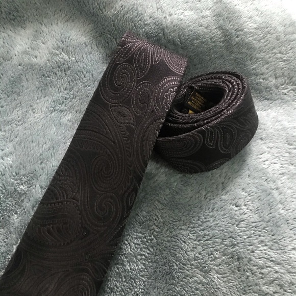Donald J Trump Signature Black Paisley Evening Tie - Picture 2 of 8